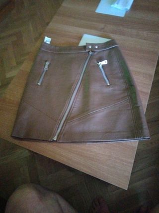 Falda marrón con cremallera