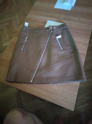 Falda marrón con cremallera