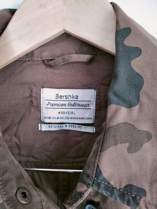 Chaqueta Militar Camuflaje Bershka Mujer