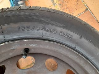 Neumáticos y llantas 185/65R15 88H
