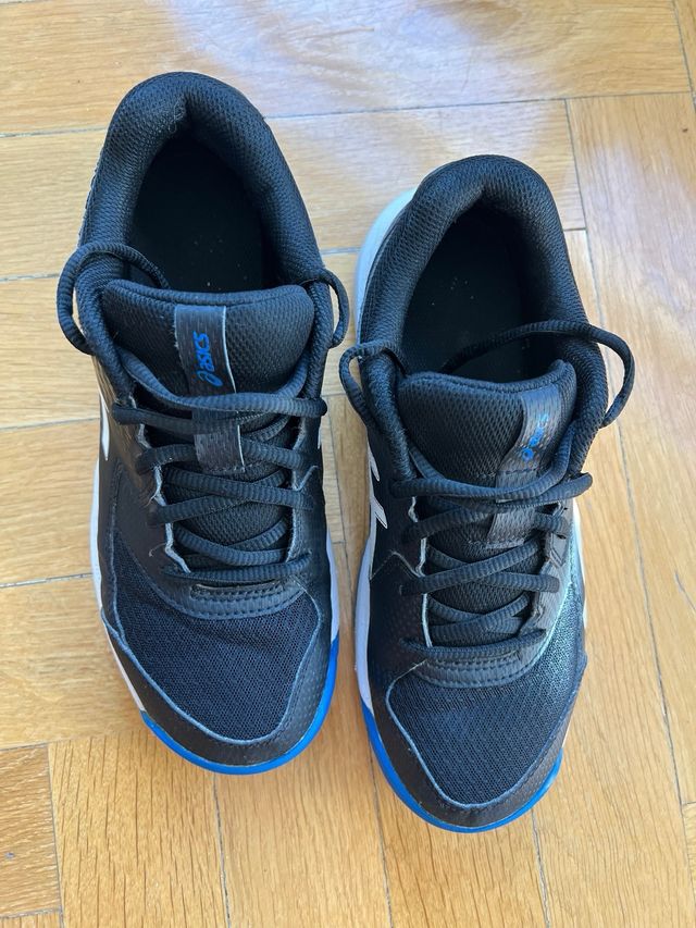 Zapatillas deportivas niño Asics negras y azules