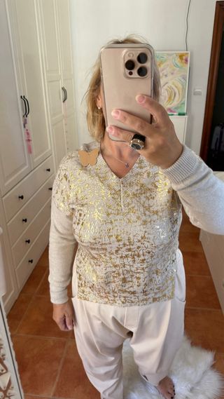 Jersey de punto con brillos dorados