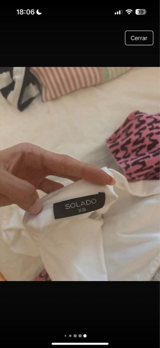 Mono blanco espalda descubierta