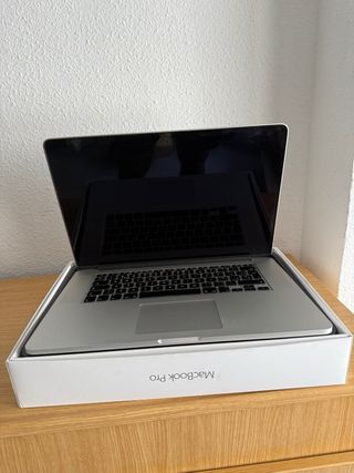 MacBook Pro 15” i7 retina 16 GB RAM 1 TB SSD
