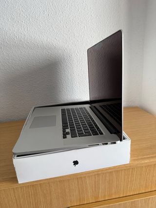 MacBook Pro 15” i7 retina 16 GB RAM 1 TB SSD
