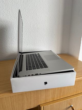 MacBook Pro 15” i7 retina 16 GB RAM 1 TB SSD
