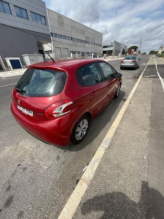 Peugeot 208 2012