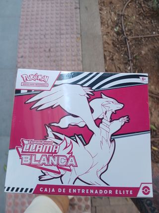 Pokemon ETB Caja Entrenador Élite Llama Blanca