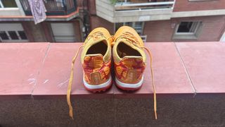 Botas de fútbol multitaco para niño. Talla 34.