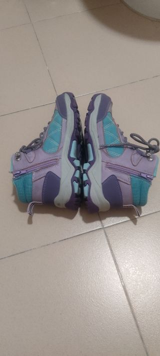Botines morados y turquesa