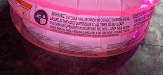 Piscina hinchable rosa y blanca