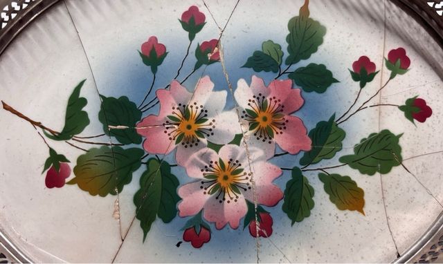 Antico vassoio in argento con fiori del 1862