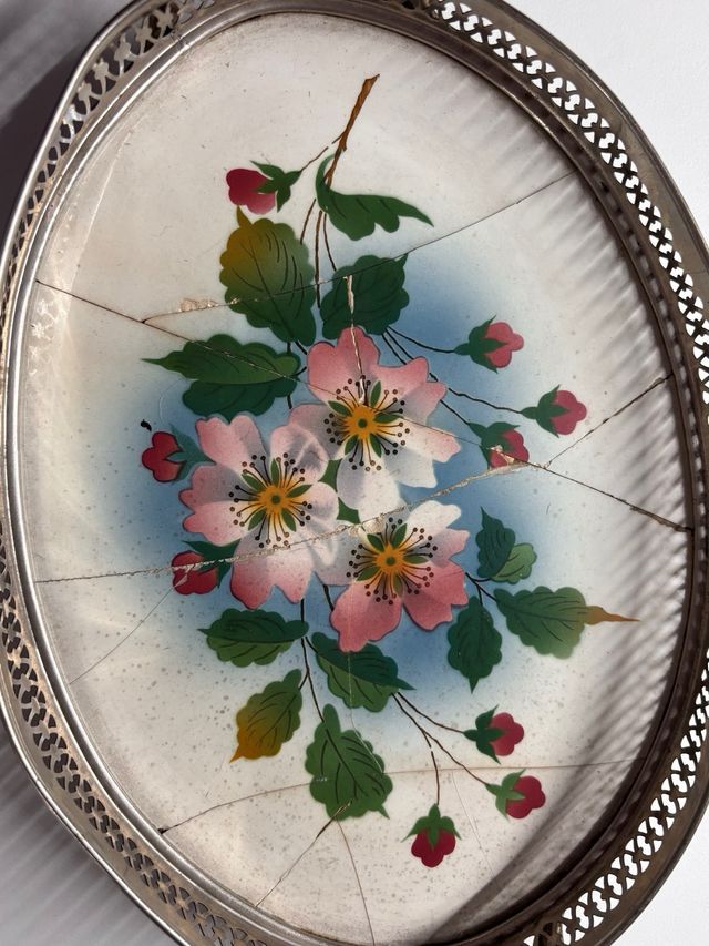 Antico vassoio in argento con fiori del 1862