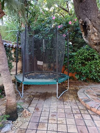 Cama elástica con red de seguridad