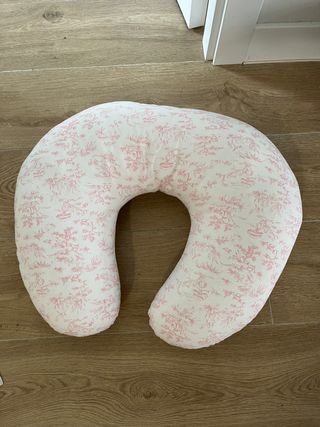 Almohada de lactancia con estampado rosa