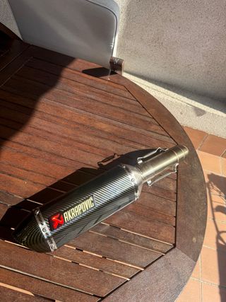 Réplica Akrapovic Suzuki SV650 2019