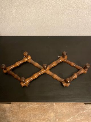 Perchero de pared extensible de madera