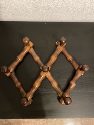 Perchero de pared extensible de madera