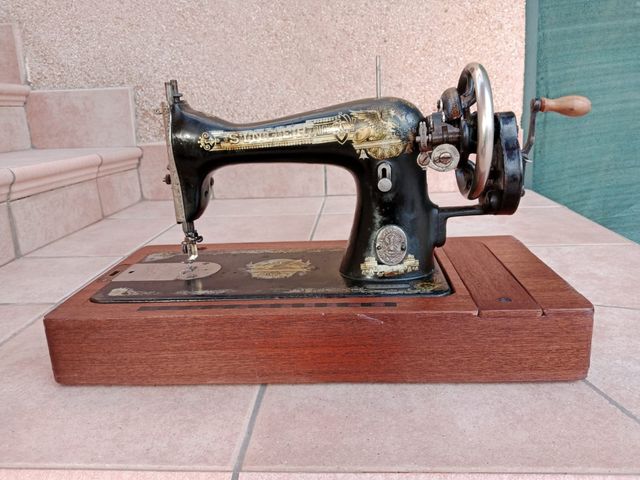Máquina de coser Singer antigua