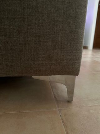 Sofá y chaiselongue de tela abatibles.