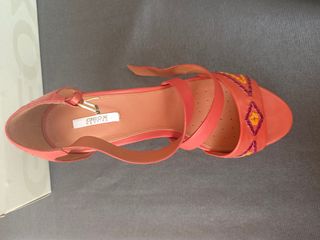 Sandalias Geox Rojas. Nuevas.
Se han usado 1 día.