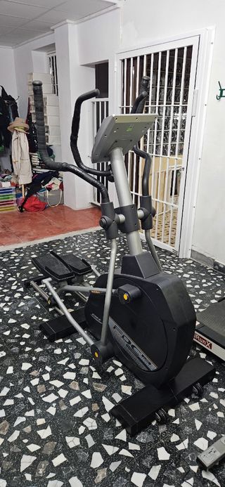 Elíptica BH Fitness FDC19 impecable