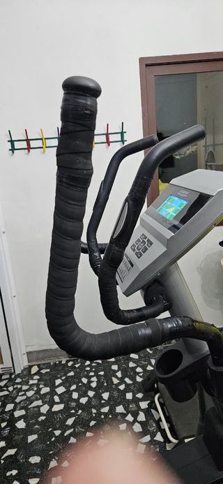Elíptica BH Fitness FDC19 impecable
