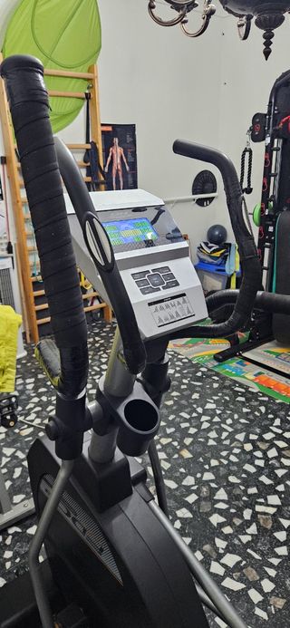 Elíptica BH Fitness FDC19 impecable