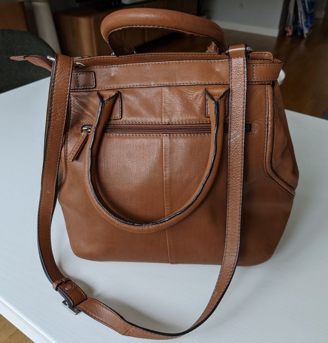 Bolso de piel marrón