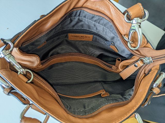 Bolso de piel marrón