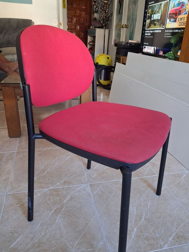 Silla de escritorio roja y negra