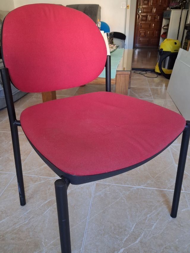 Silla de escritorio roja y negra