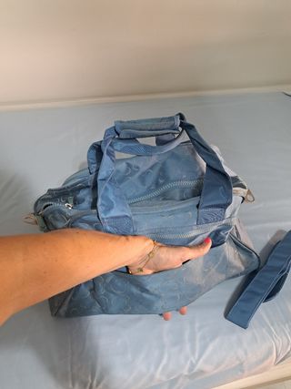 Bolsa de viaje infantil azul.