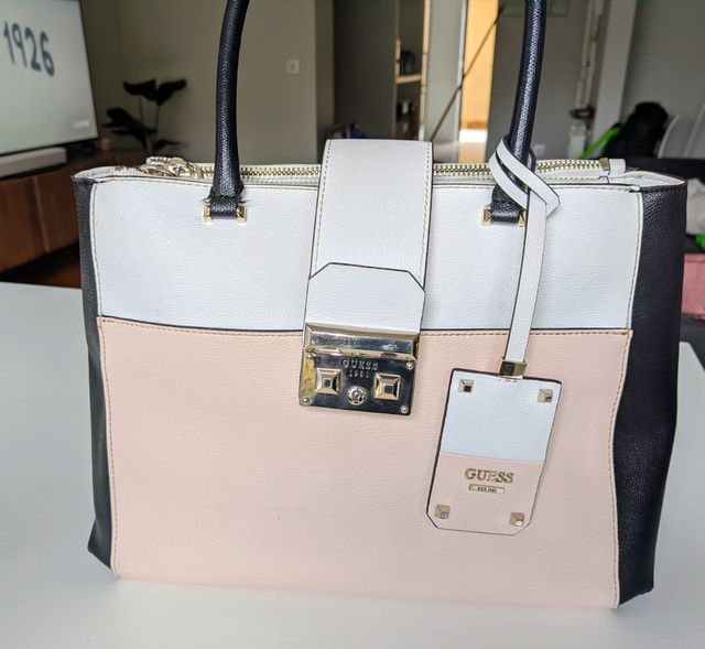 Bolso Guess Rosa y Blanco