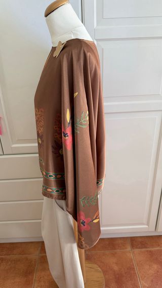 Blusa estampada floral marrón y multicolor