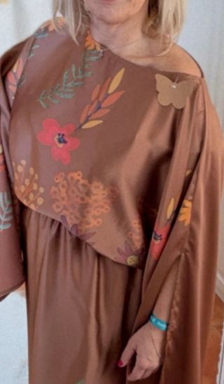 Blusa estampada floral marrón y multicolor
