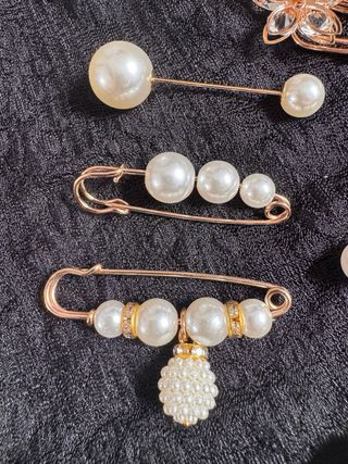 Conjunto de 6 broches de perlas y flores