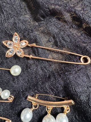 Conjunto de 6 broches de perlas y flores