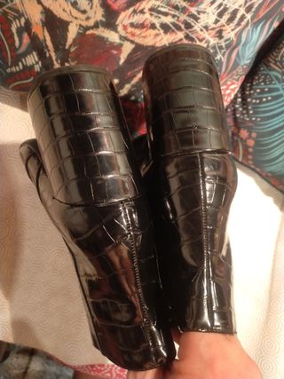 Botines negros efecto piel serpiente talla 39