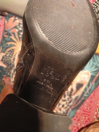 Botines negros efecto piel serpiente talla 39