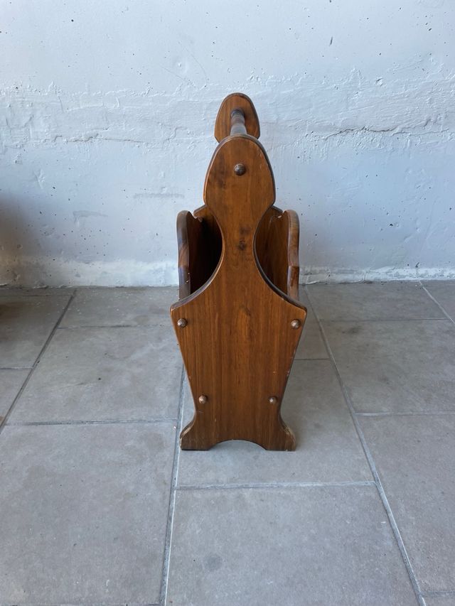 Revistero de madera vintage