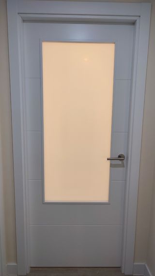 Puerta madera lacada blanca con cristal