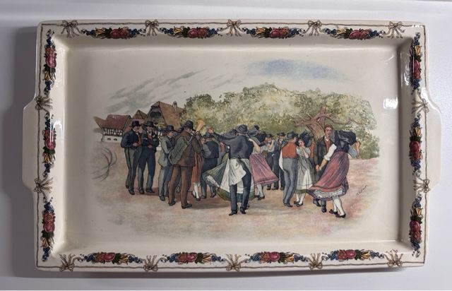 Vassoio antico decorato con scena