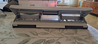 Perforadora Leitz 2/4 taladros