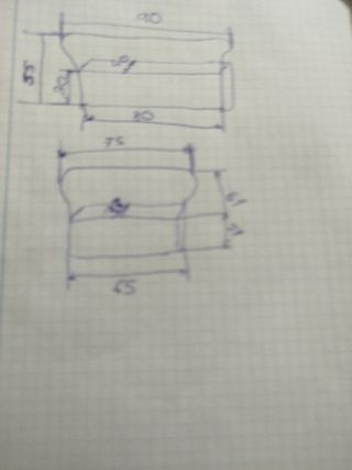 2 panche in vimini beige per bambini.