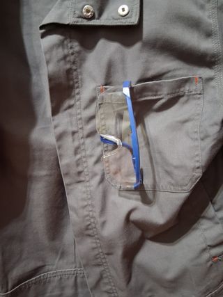 Chaqueta y pantalón- practicas de FP automoción.