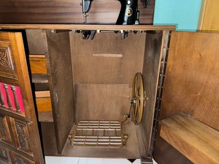 Máquina de coser Alfa retro con mueble