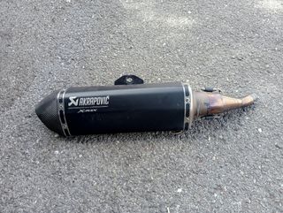 Escape Akrapovič para Yamaha XMAX