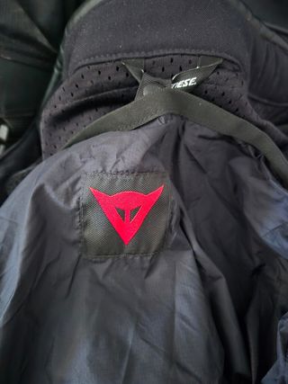 Chaqueta Dainese con protecciones