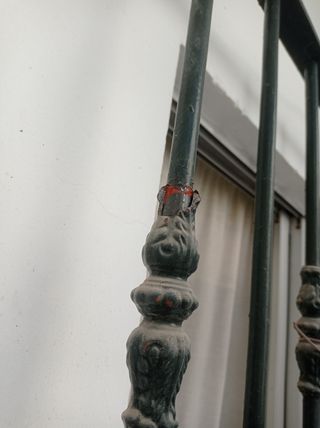 Reja de hierro forjado para ventana.